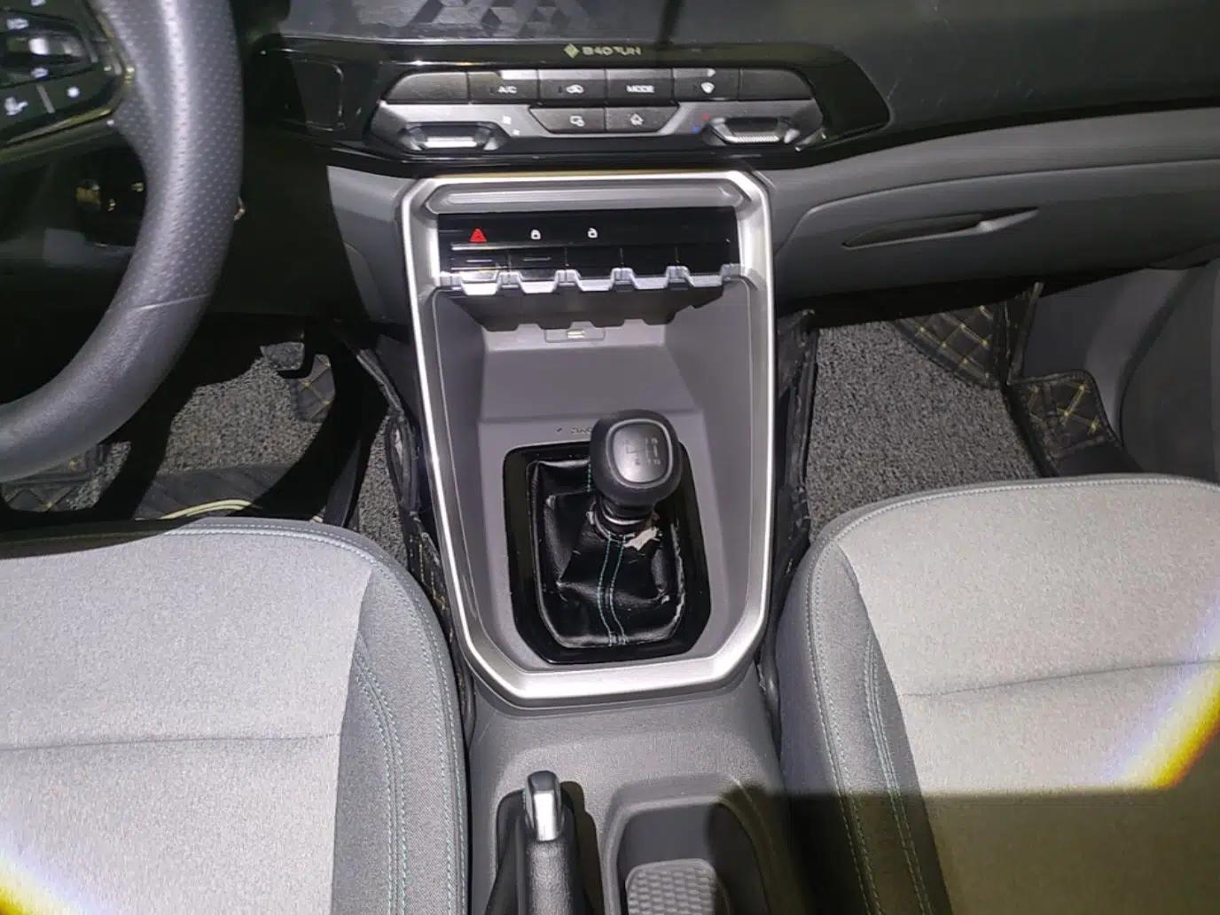 Baojun RS-3 2020 1.5L Manual Smart Comfort Edition — миниатюра 17