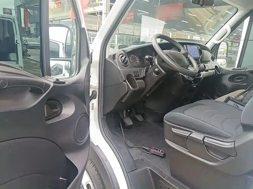Iveco Daily 2021 2.0T Manual Super Rui Long Wheelbase Short Overhang High Roof Side Sliding Door F1A — миниатюра 16