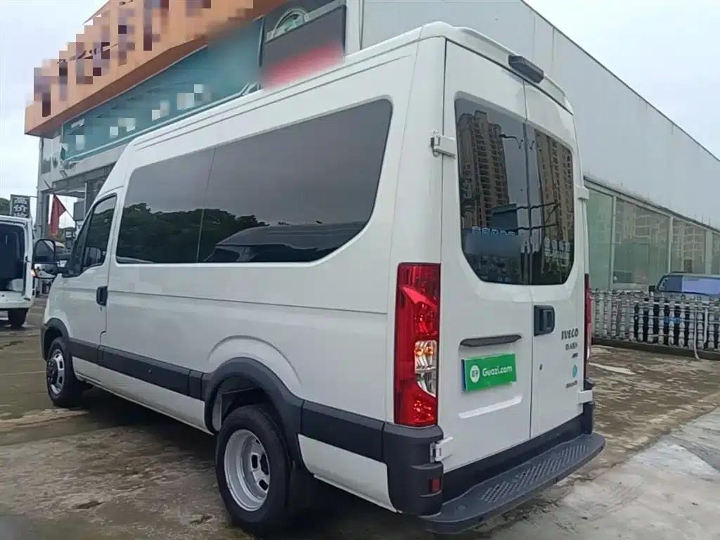 Iveco Daily 2021 2.0T Manual Super Rui Long Wheelbase Short Overhang High Roof Side Sliding Door F1A — миниатюра 5