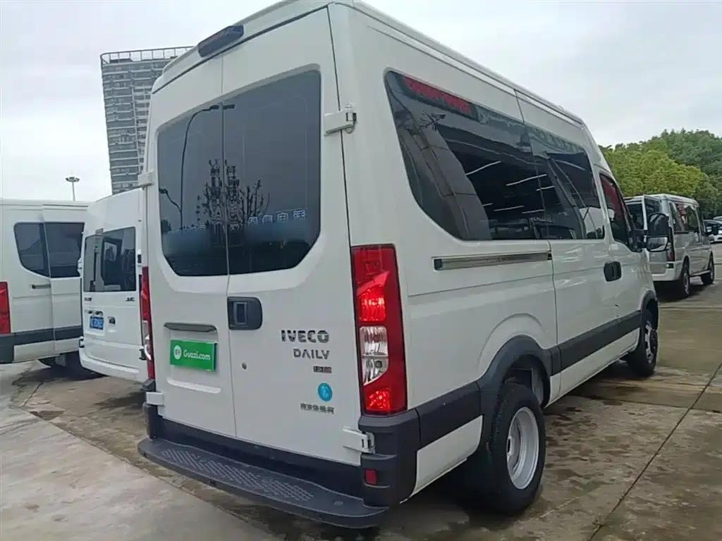 Iveco Daily 2021 2.0T Manual Super Rui Long Wheelbase Short Overhang High Roof Side Sliding Door F1A — миниатюра 7