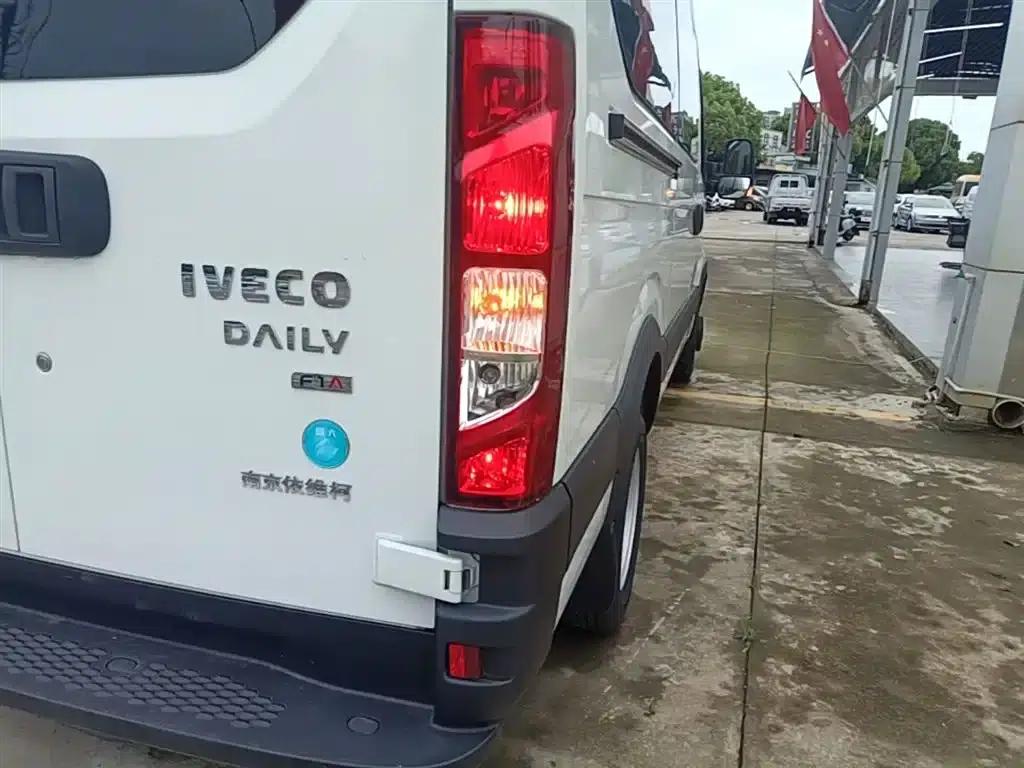 Iveco Daily 2021 2.0T Manual Super Rui Long Wheelbase Short Overhang High Roof Side Sliding Door F1A — миниатюра 8