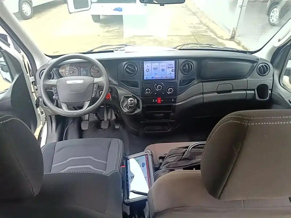 Iveco Daily 2021 2.0T Manual Super Rui Long Wheelbase Short Overhang High Roof Side Sliding Door F1A — миниатюра 10
