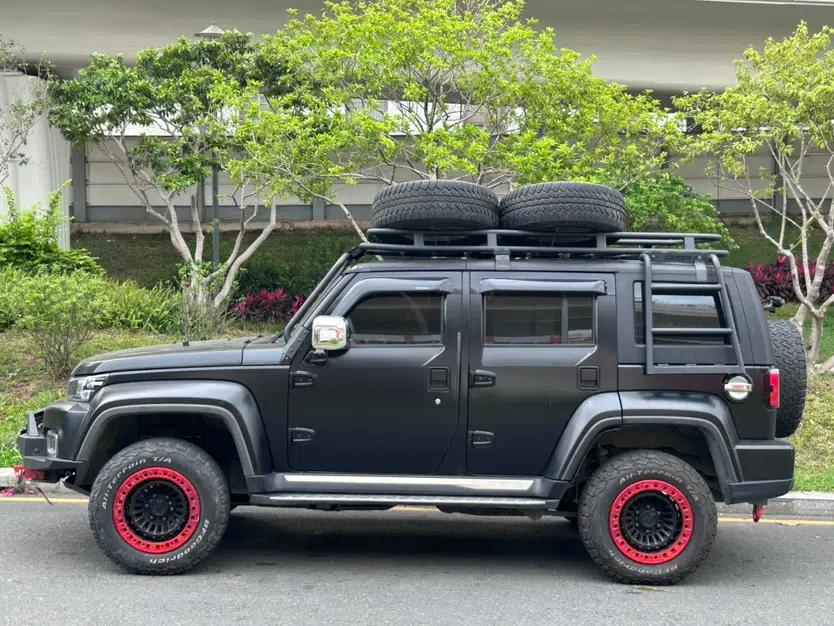 BAIC Off-Road BJ40 2023 2.0D Automatic Four-Wheel Drive Blade Hero Edition Adventurer Type (with Front and Rear Electronic Locks) — миниатюра 3