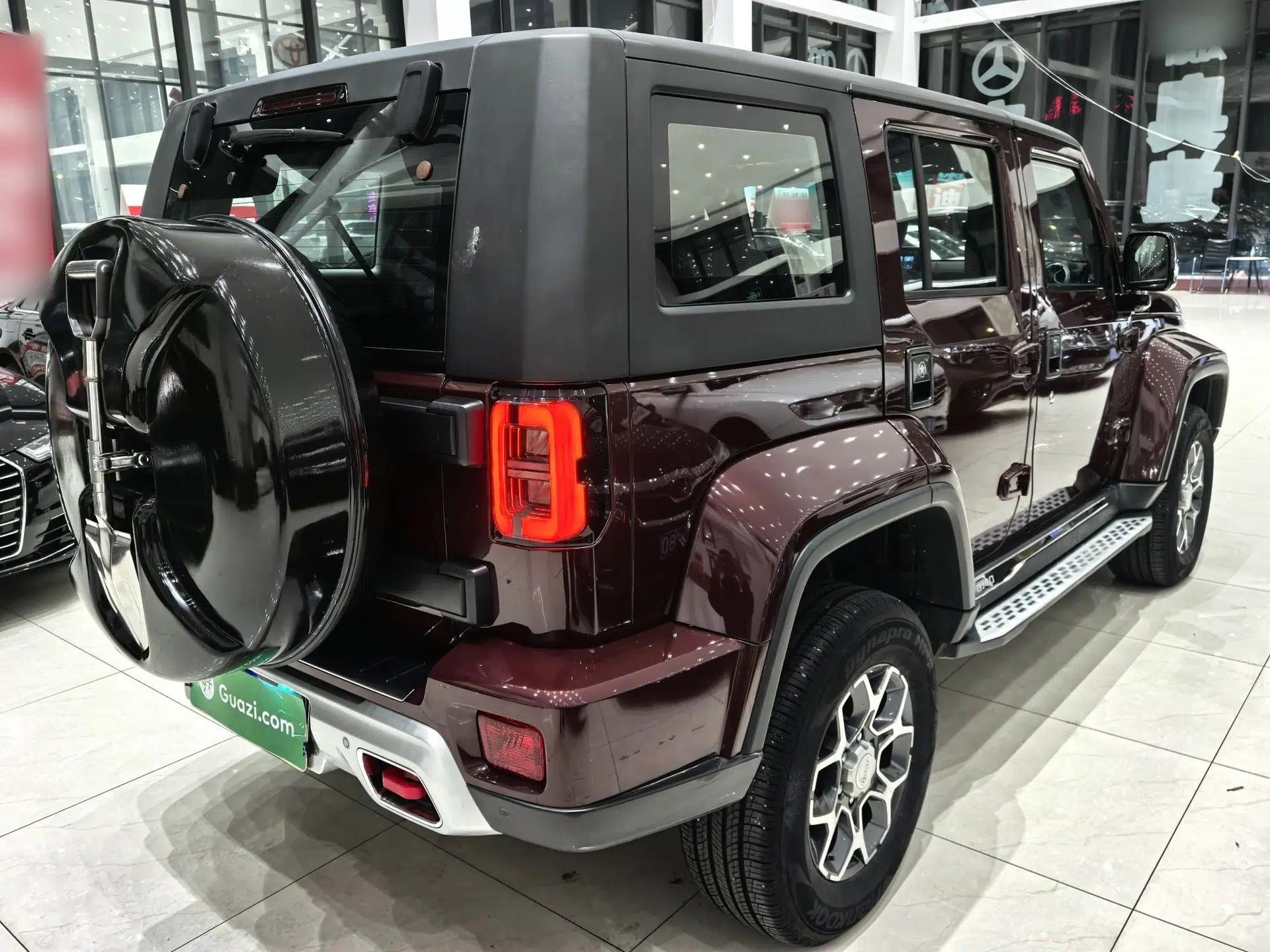 BAIC Off-Road BJ40 2018 PLUS 2.0T Manual Four-Wheel Drive Premium Edition China V — миниатюра 6
