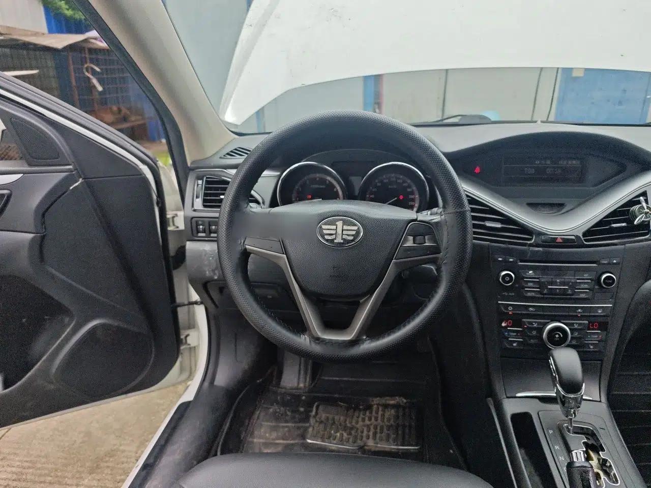Bestune B70 2014 2.0L automatic luxury version — миниатюра 11