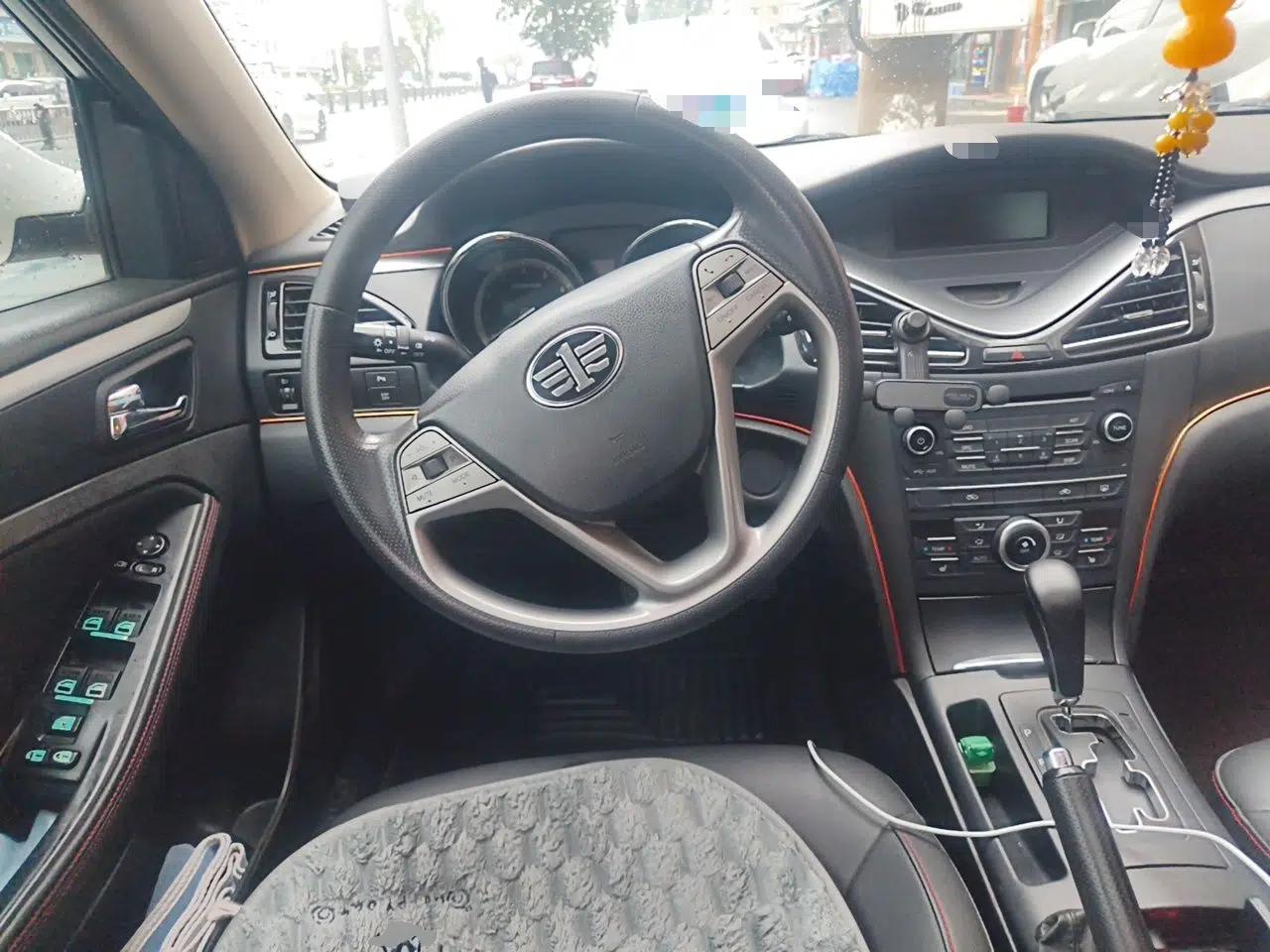 Bestune B70 2014 2.0L automatic luxury version — миниатюра 11