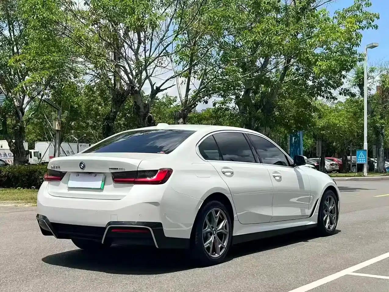 BMW i3 2023 eDrive 40 L Shadow Edition — миниатюра 5