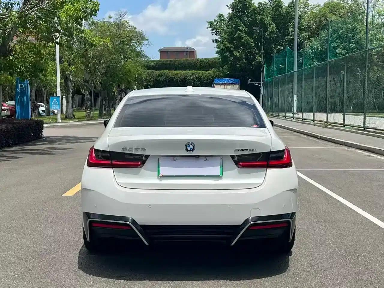 BMW i3 2023 eDrive 40 L Shadow Edition — миниатюра 6