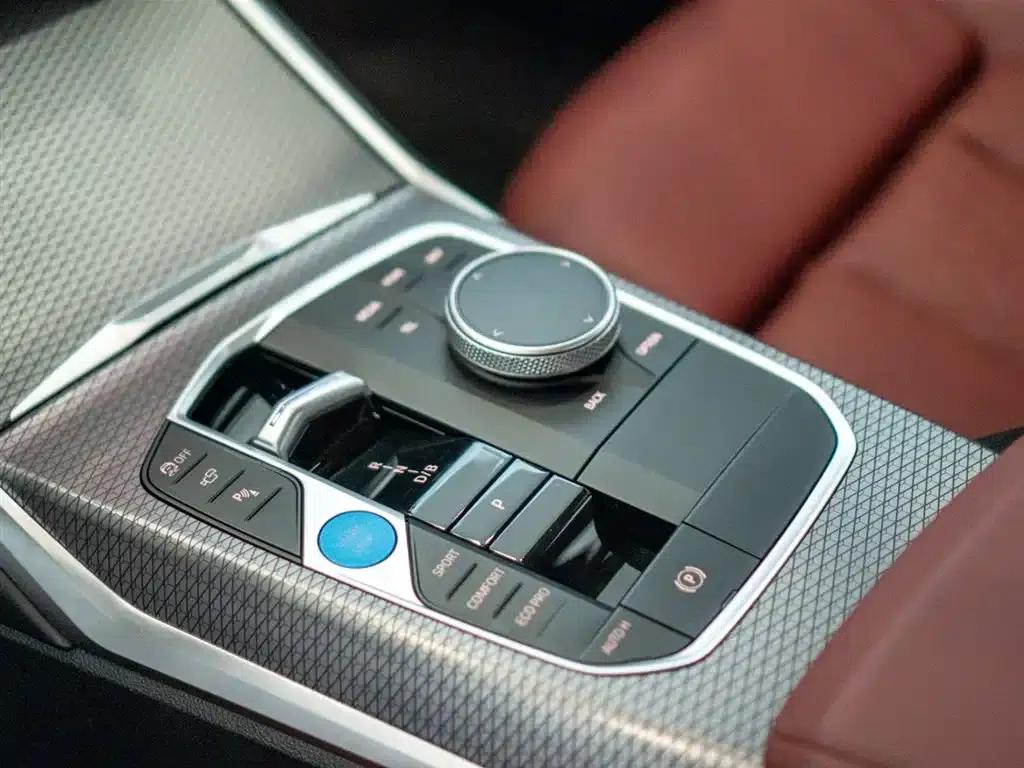 BMW i3 2025 eDrive 40 L Shadow Edition — миниатюра 14