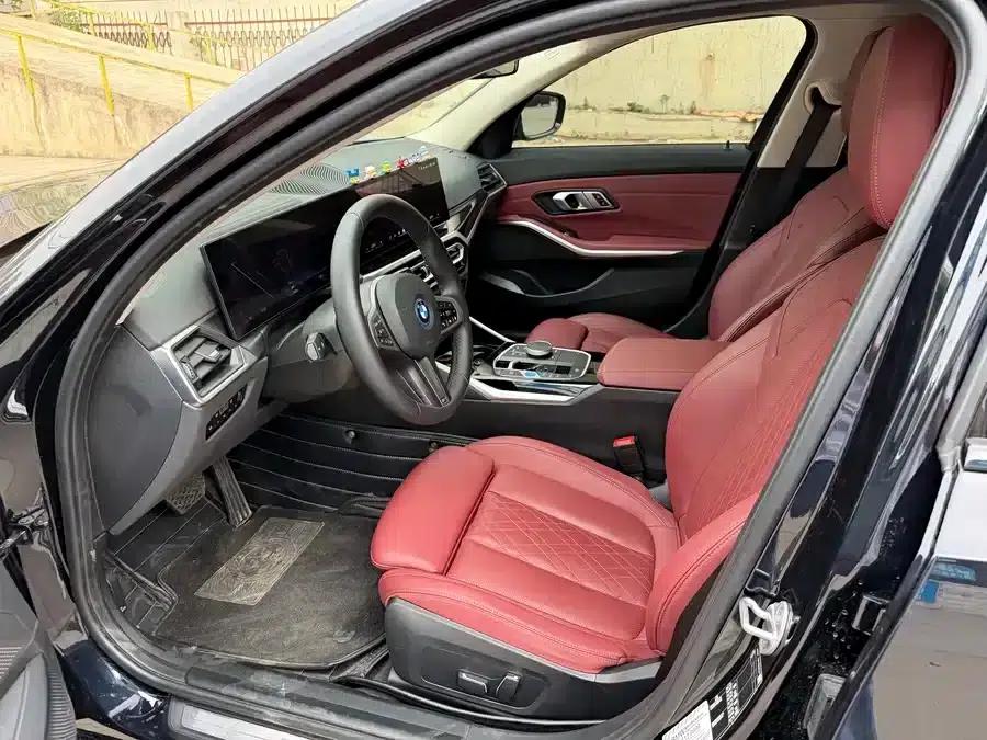 BMW i3 2023 eDrive 40 L Shadow Sport Package — миниатюра 4