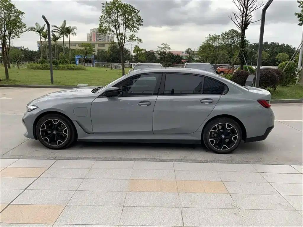 BMW i3 2025 eDrive 40 L Shadow Edition — миниатюра 3