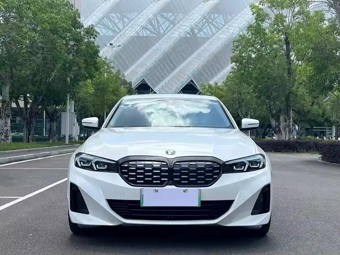 BMW i3 2023 eDrive 40 L Shadow Edition — миниатюра 2