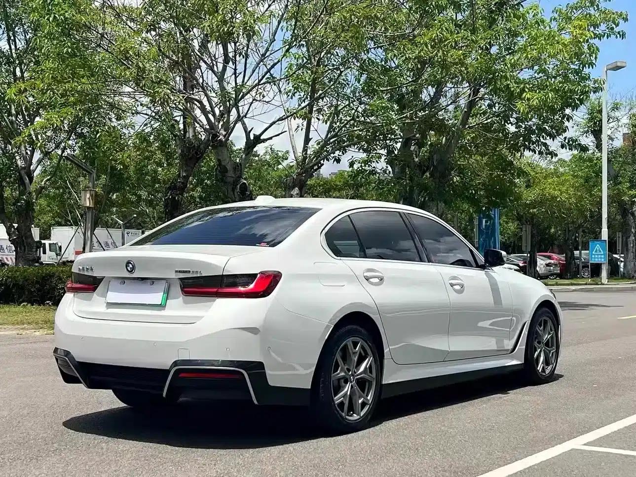 BMW i3 2023 eDrive 40 L Shadow Edition — миниатюра 4