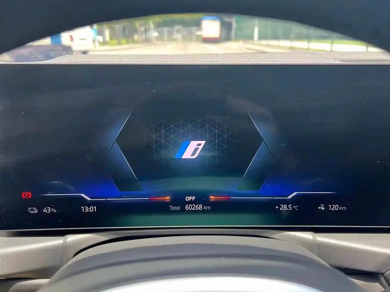 BMW i3 2023 eDrive 40 L Shadow Edition — миниатюра 9