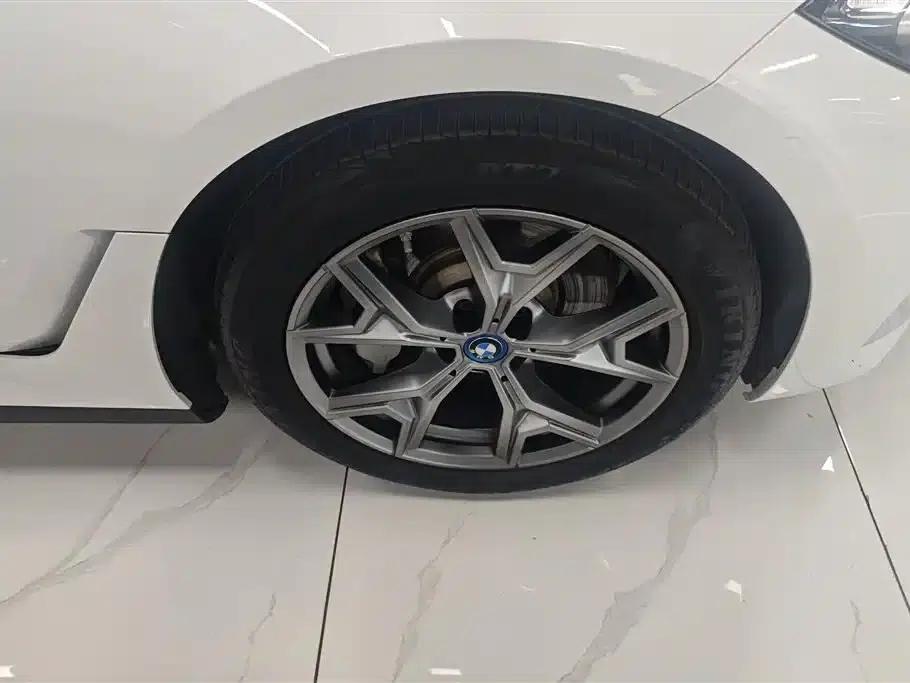 BMW i3 2024 eDrive 35L — миниатюра 6