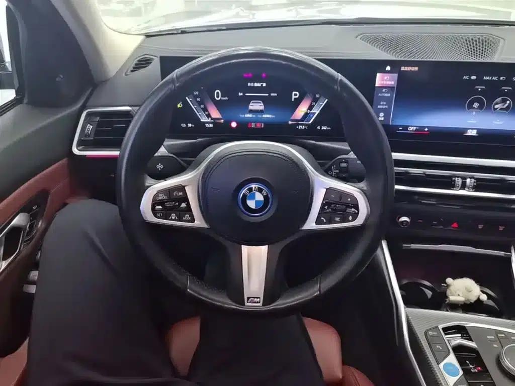 BMW i3 2023 eDrive 40 L Shadow Edition — миниатюра 11
