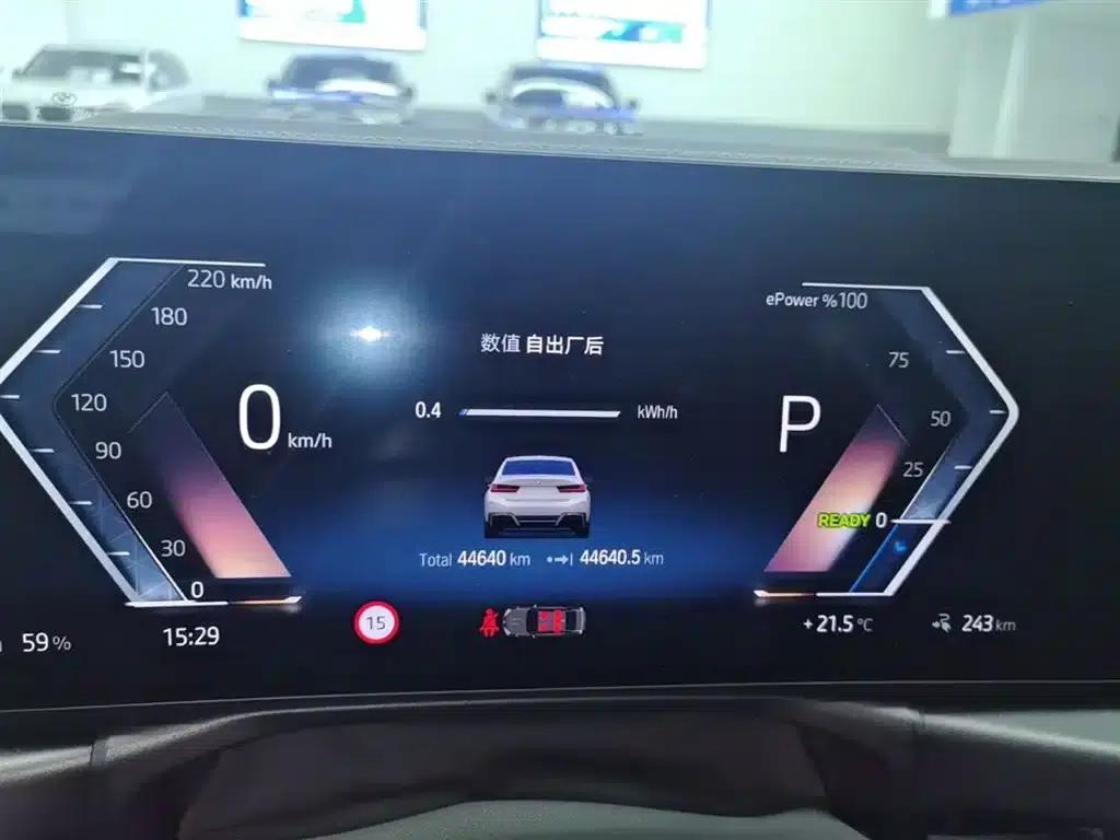 BMW i3 2023 eDrive 40 L Shadow Edition — миниатюра 12