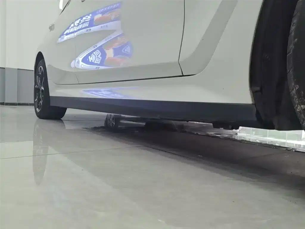 BMW i3 2023 eDrive 40 L Shadow Edition — миниатюра 21