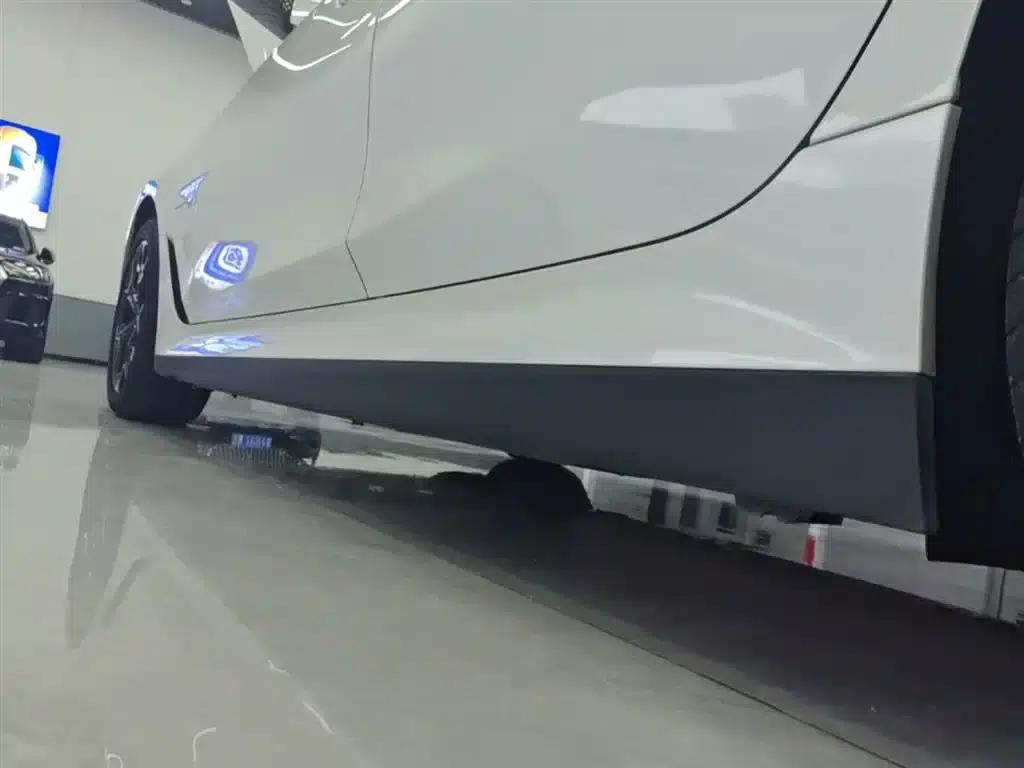 BMW i3 2023 eDrive 40 L Shadow Edition — миниатюра 22