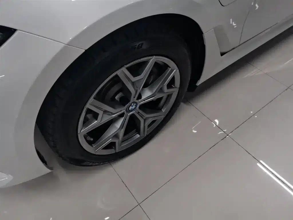 BMW i3 2024 eDrive 35L — миниатюра 23