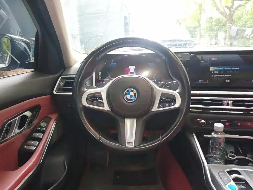 BMW i3 2023 eDrive 40 L Shadow Edition — миниатюра 11