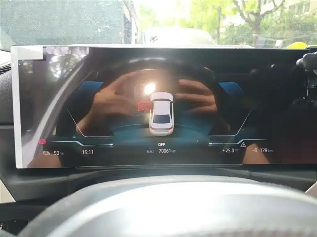 BMW i3 2023 eDrive 40 L Shadow Edition — миниатюра 12