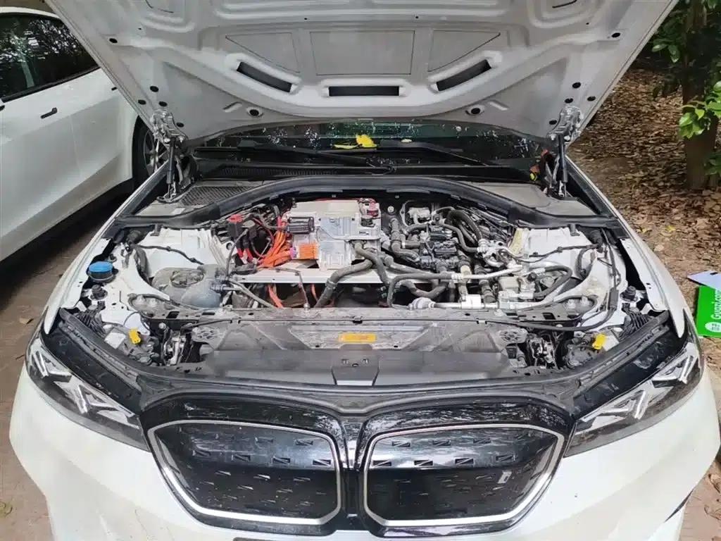 BMW i3 2023 eDrive 40 L Shadow Edition — миниатюра 20