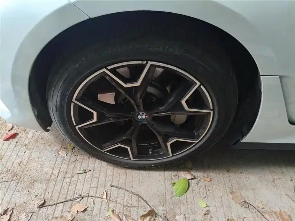 BMW i3 2023 eDrive 40 L Shadow Edition — миниатюра 23