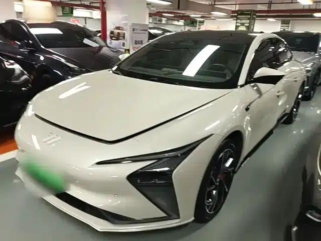 Zhiji L7 2022 Dynamic