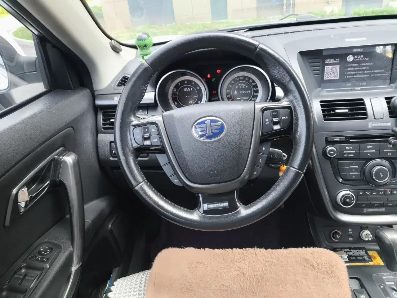 Bestune X80 2015 2.0L Automatic Comfort Anniversary Edition — миниатюра 11