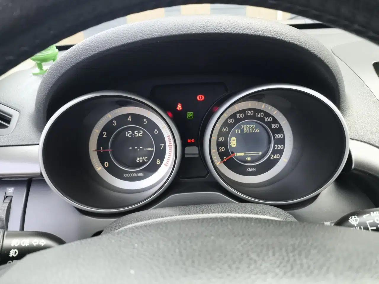 Bestune X80 2015 2.0L Automatic Comfort Anniversary Edition — миниатюра 12