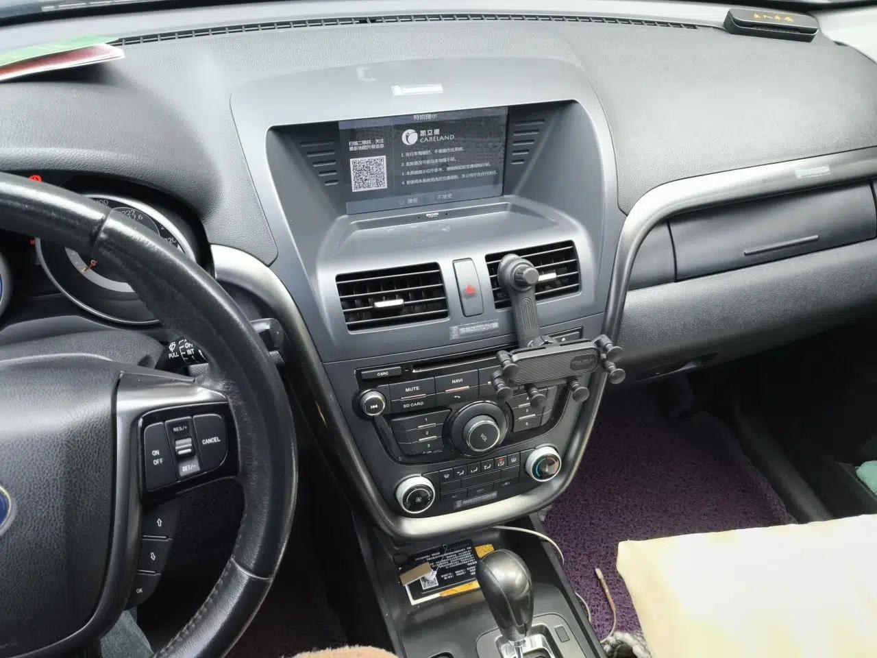 Bestune X80 2015 2.0L Automatic Comfort Anniversary Edition — миниатюра 14