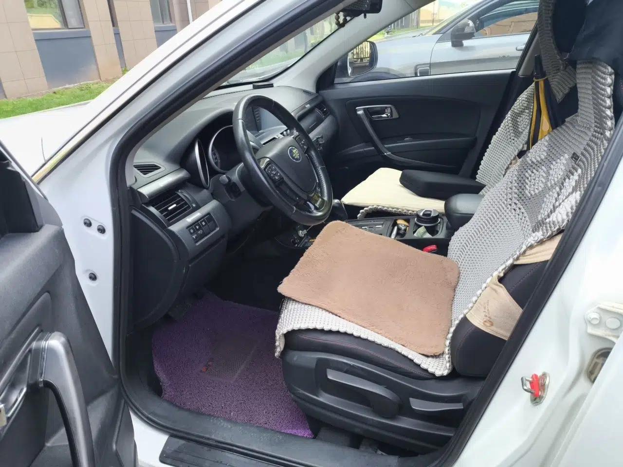 Bestune X80 2015 2.0L Automatic Comfort Anniversary Edition — миниатюра 17