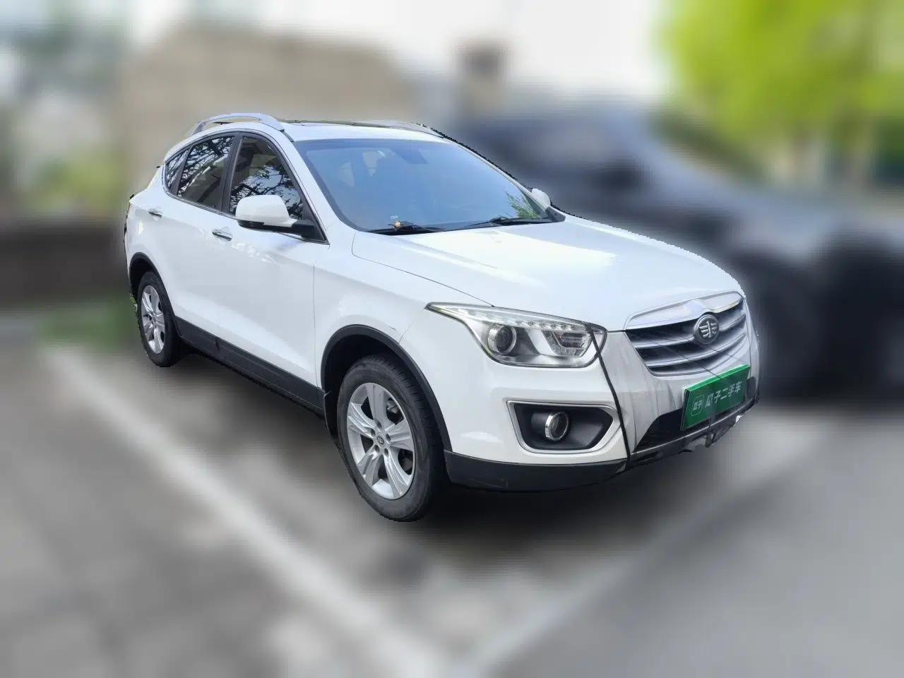 Bestune X80 2015 2.0L Automatic Comfort Anniversary Edition — миниатюра 3