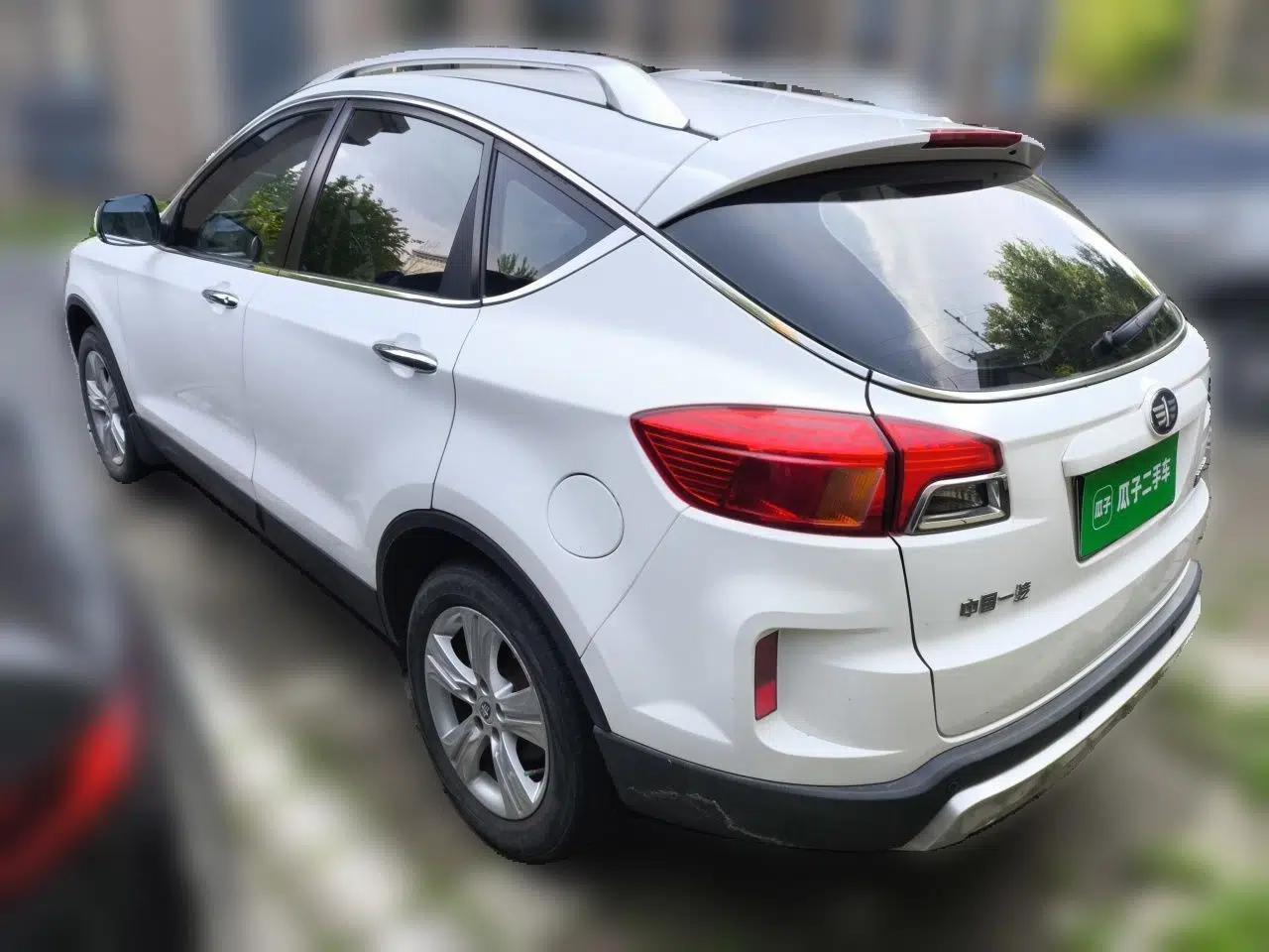 Bestune X80 2015 2.0L Automatic Comfort Anniversary Edition — миниатюра 4