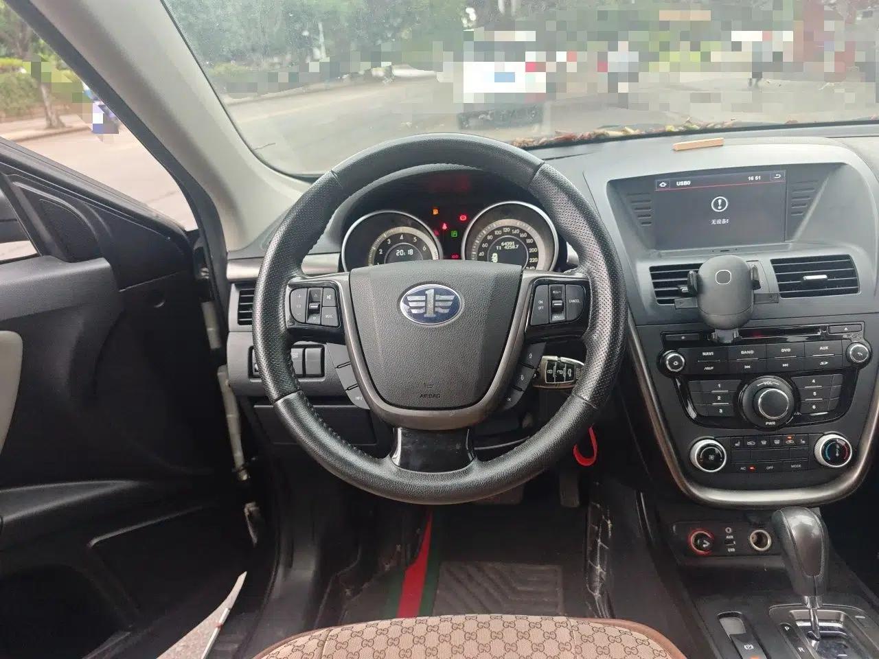 Bestune X80 2016 2.0L automatic Comfort trim level — миниатюра 11