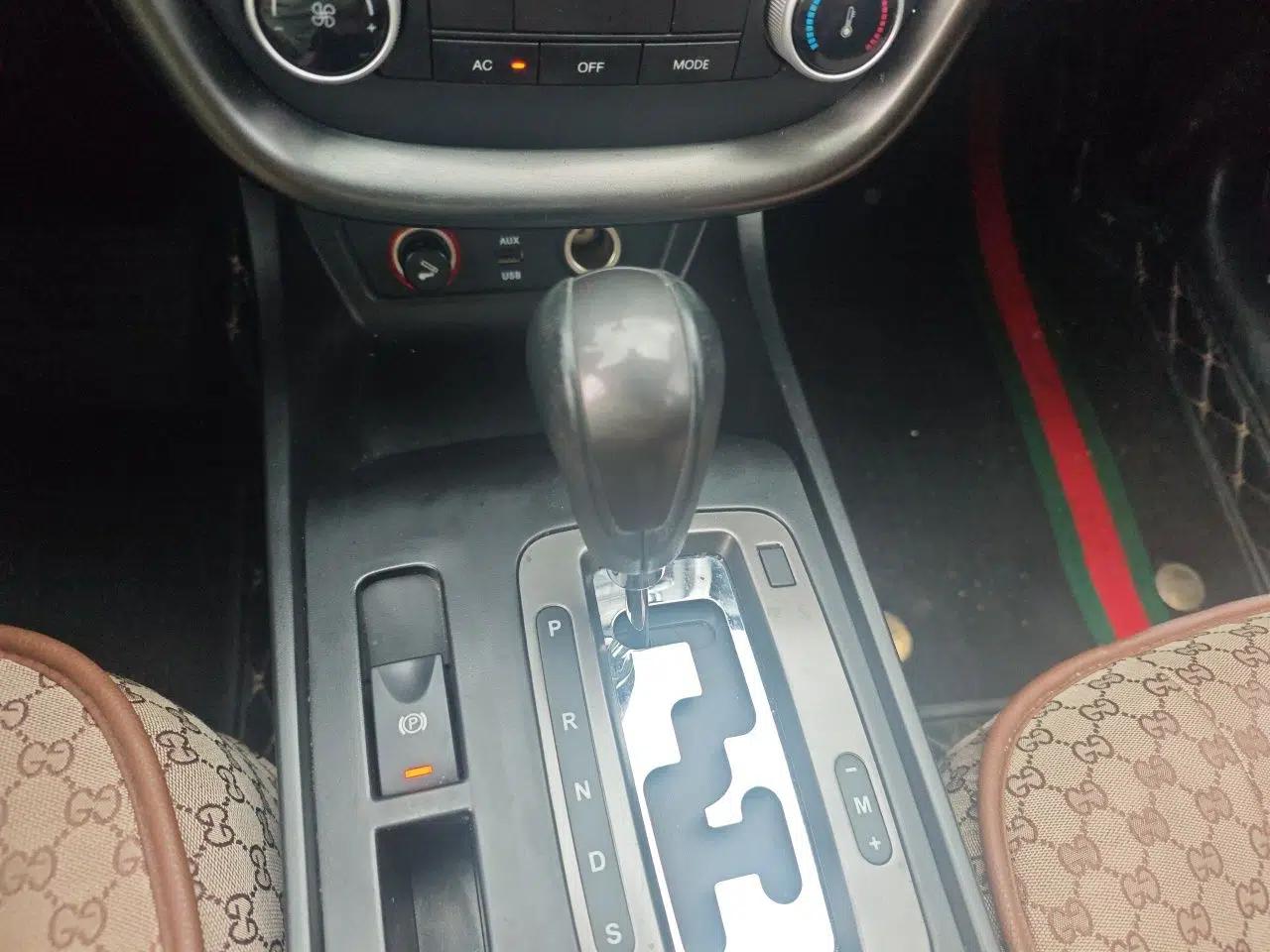 Bestune X80 2016 2.0L automatic Comfort trim level — миниатюра 15