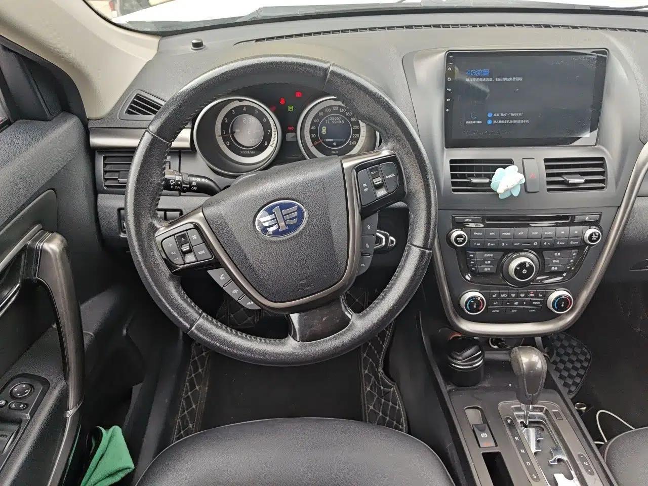 Bestune X80 2015 2.0L automatic luxury version — миниатюра 11