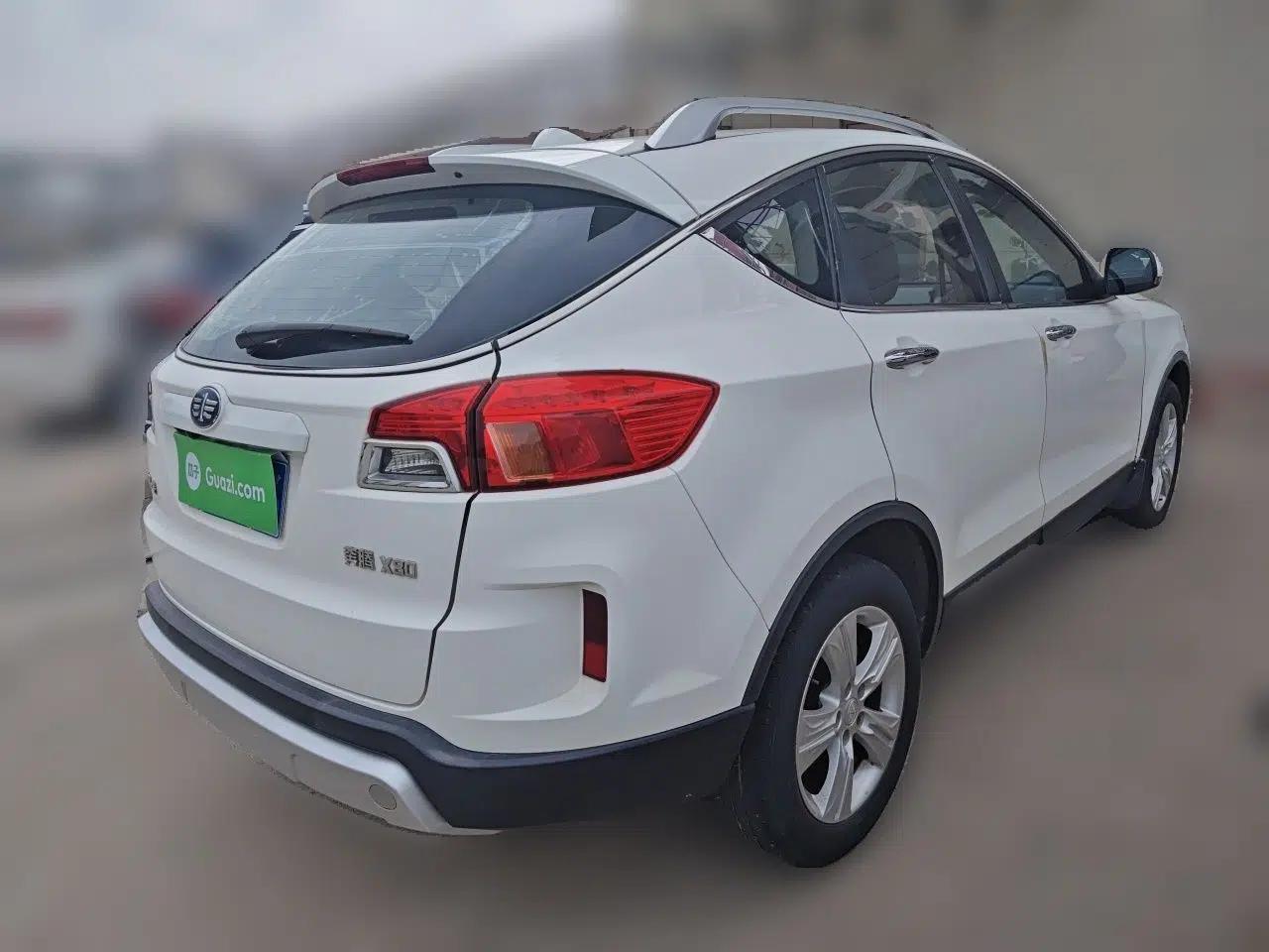 Bestune X80 2015 2.0L automatic luxury version — миниатюра 6