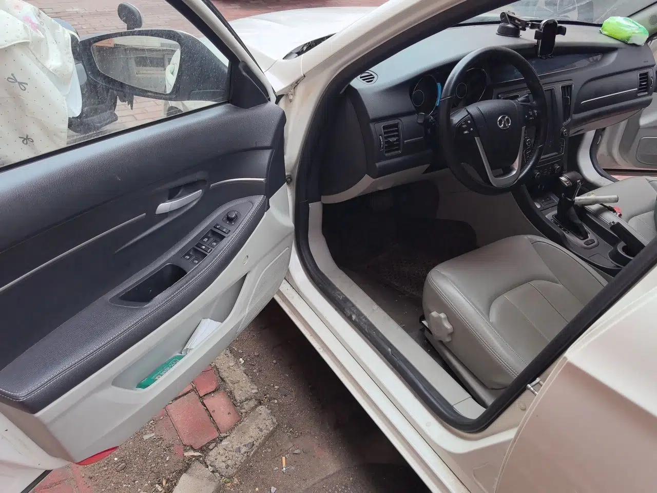 BAIC Senova D50 2016 1.5L CVT Elite Edition — миниатюра 17