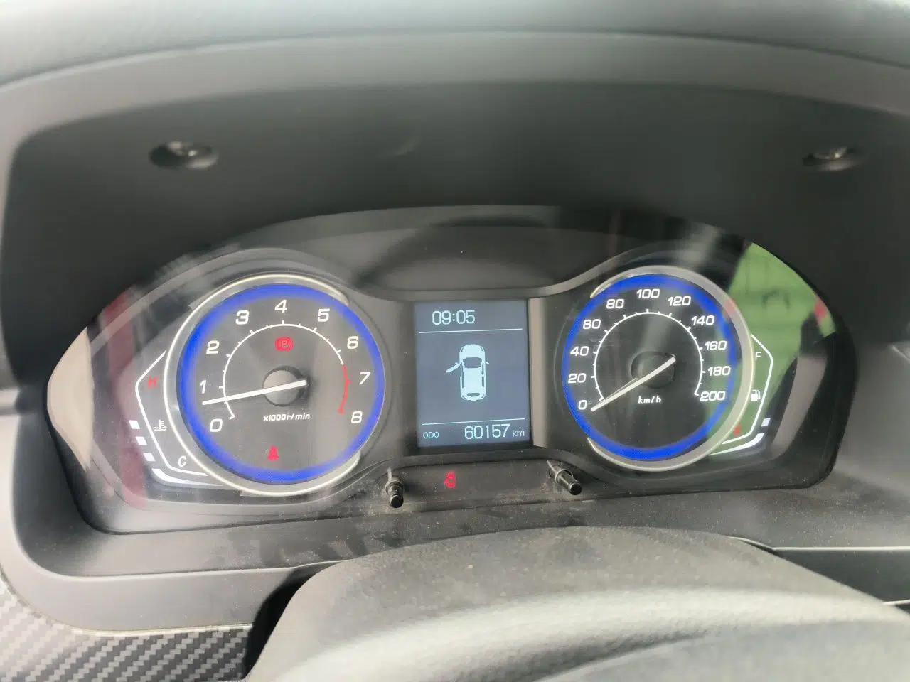 BAIC Senova X25 2015 1.5L Manual Elite Edition — миниатюра 12