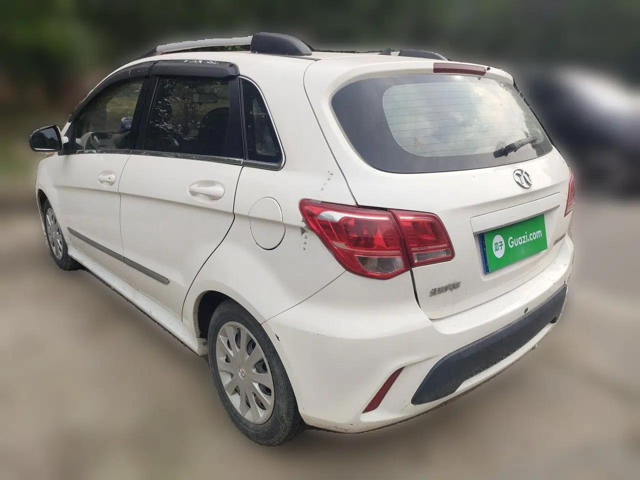 BAIC Senova D20 2015 Hatchback 1.3L Manual Leisure Edition — миниатюра 4