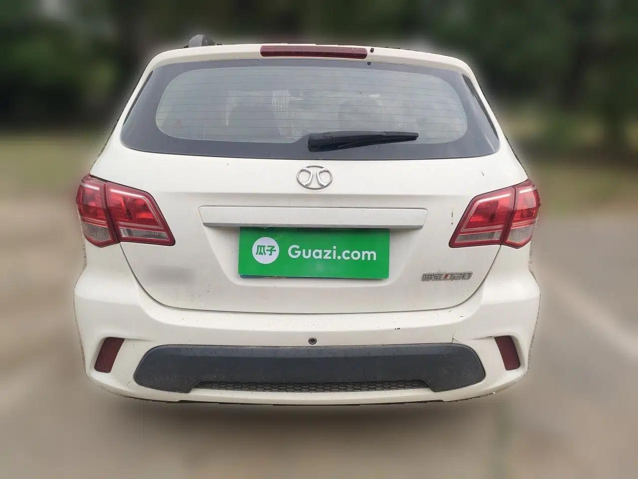 BAIC Senova D20 2015 Hatchback 1.3L Manual Leisure Edition — миниатюра 5