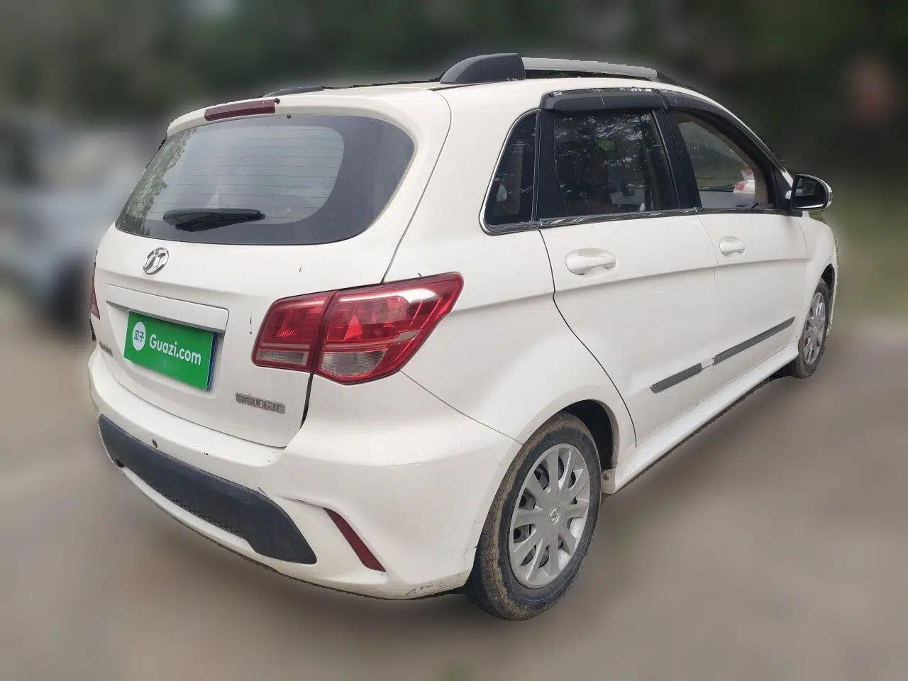 BAIC Senova D20 2015 Hatchback 1.3L Manual Leisure Edition — миниатюра 6