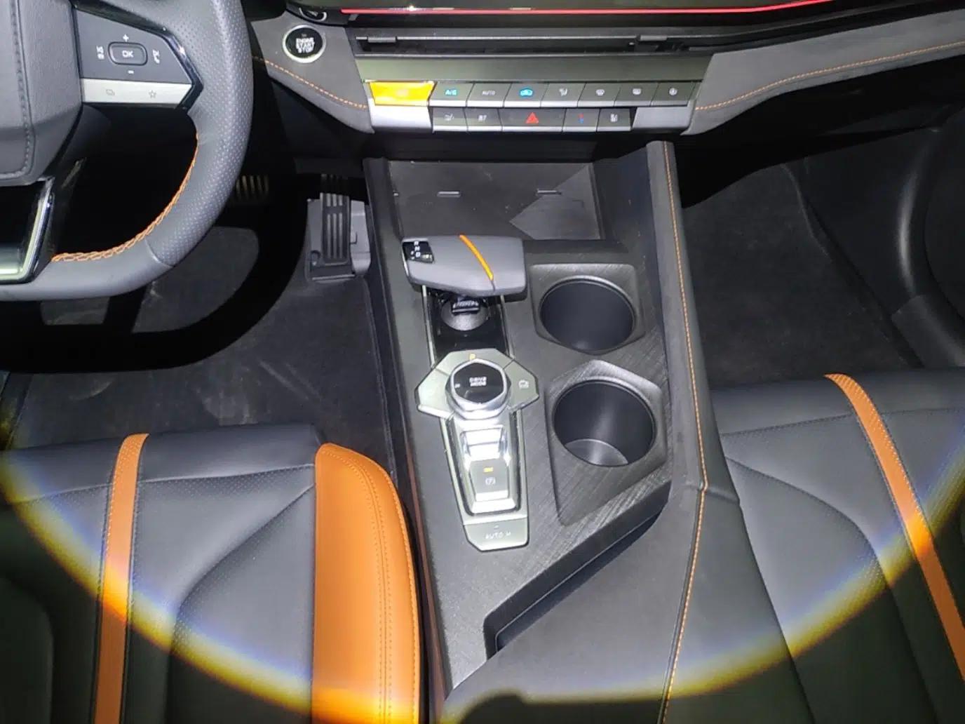 CHANGAN UNI-V 2024 1.5T Prestige Sport Edition — миниатюра 17