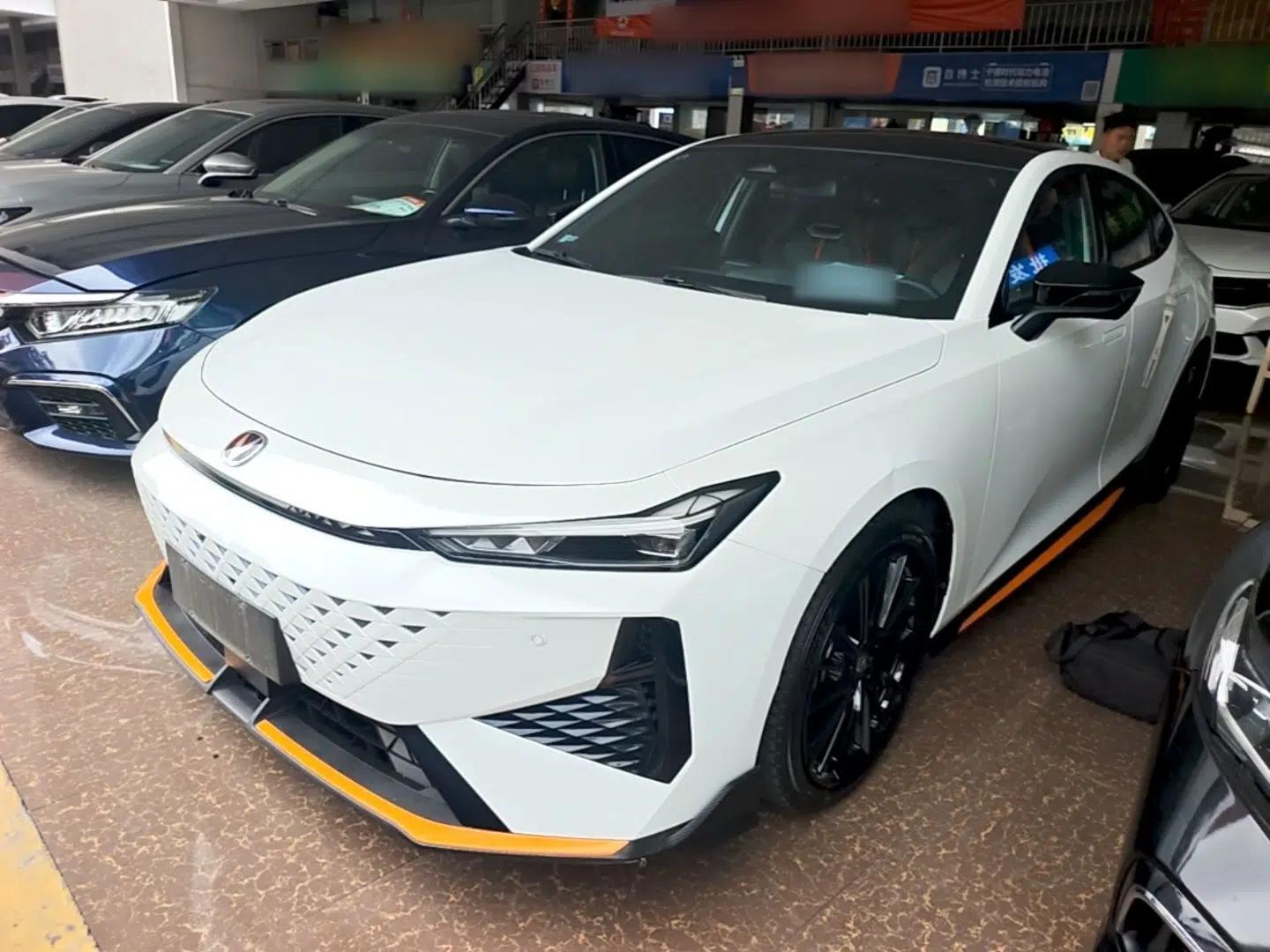 CHANGAN UNI-V 2025 1.5T 500Bar Prestige Sporty Version — миниатюра 1