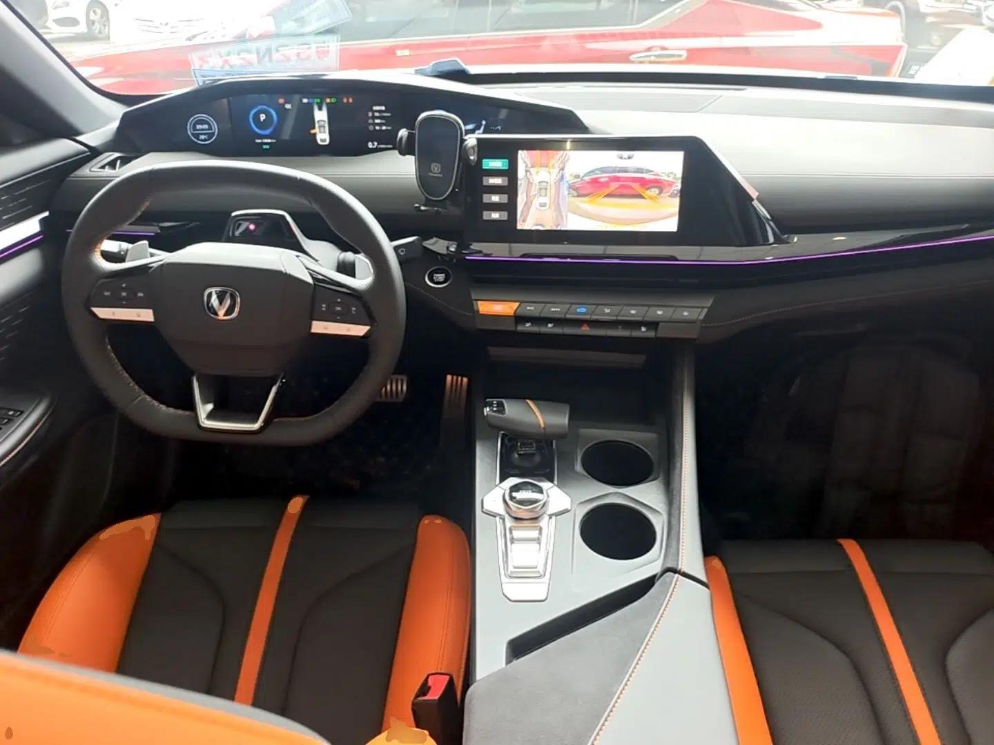 CHANGAN UNI-V 2025 1.5T 500Bar Prestige Sporty Version — миниатюра 13