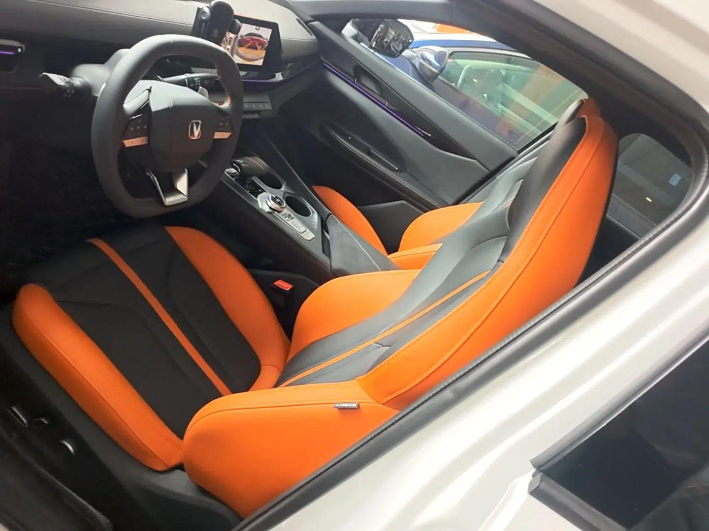 CHANGAN UNI-V 2025 1.5T 500Bar Prestige Sporty Version — миниатюра 18
