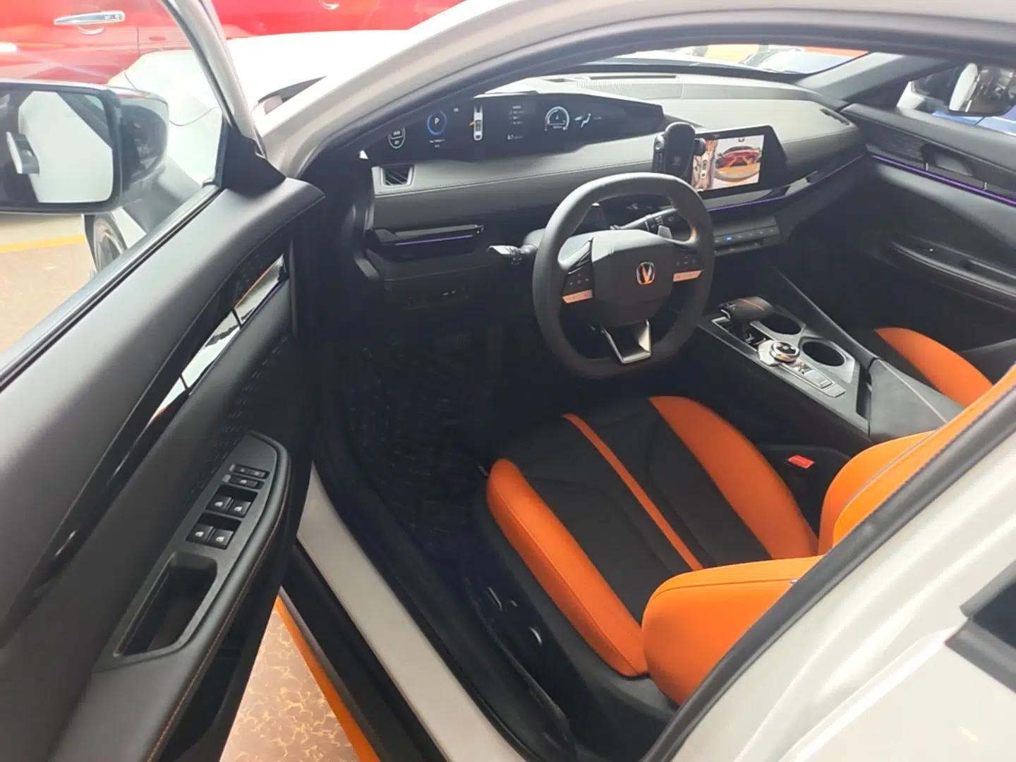 CHANGAN UNI-V 2025 1.5T 500Bar Prestige Sporty Version — миниатюра 19