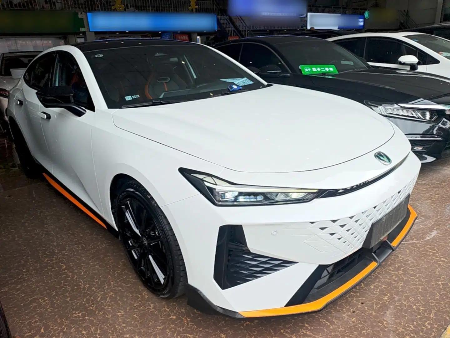 CHANGAN UNI-V 2025 1.5T 500Bar Prestige Sporty Version — миниатюра 3